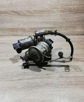 Volkswagen PASSAT B5 EGR valve 06B131771