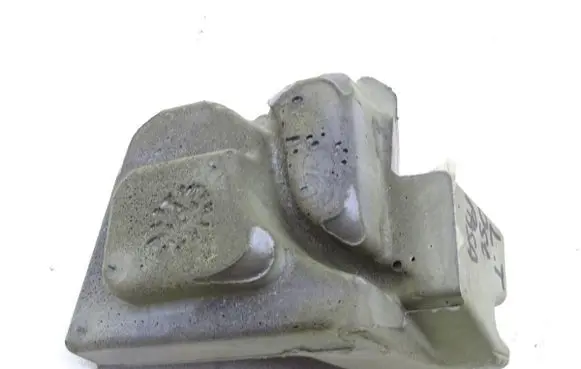 Mitsubishi Pajero Fender foam support/seal 13431576