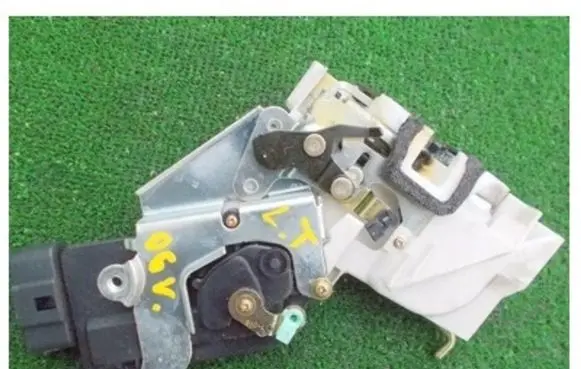 Suzuki Ignis Rear door lock