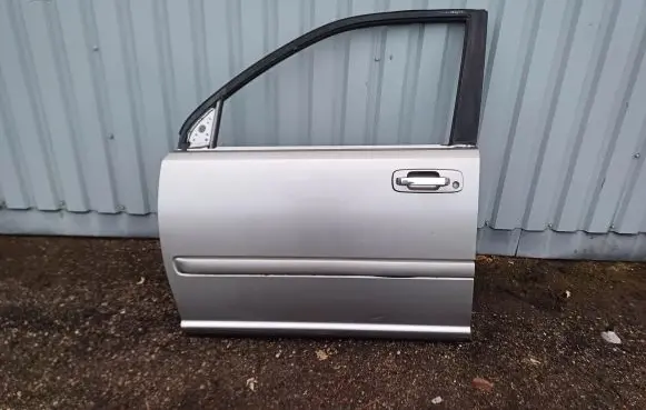 Nissan X-Trail T30 Front door