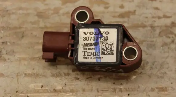 Volvo V50 Airbag deployment crash/impact sensor 30737138