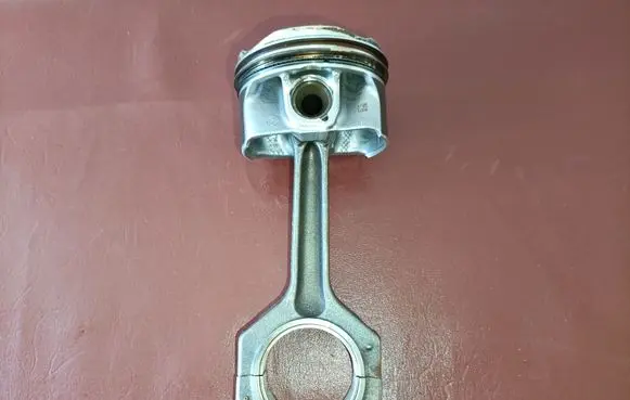 BMW M2 F87 Piston with connecting rod 7624408 11247624408 8629946