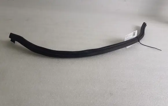 Porsche Cayenne (92A) Front door rubber seal 7L6837718