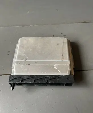 Volvo V70 Engine control unit/module 0281001776