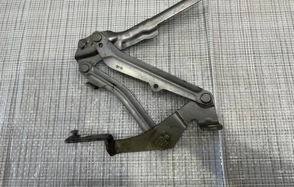 Citroen C5 Aircross Engine bonnet/hood hinges 9814188880