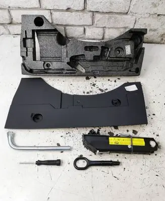 Volkswagen PASSAT B6 Tool set 