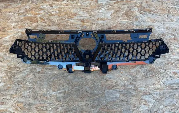 Renault Scenic E-Tech V Front bumper upper radiator grill 620784443R