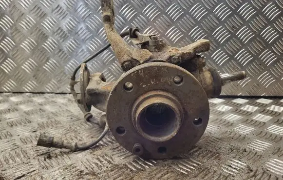 Volkswagen Transporter - Caravelle T4 Front wheel hub