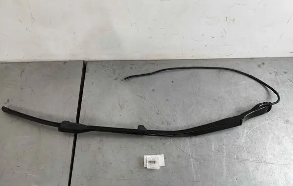 Front wiper blade arm