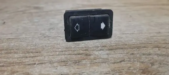 BMW 5 E39 Electric window control switch 8368974