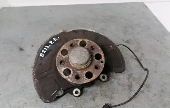 Mercedes-Benz E W212 Front wheel hub 2123300194