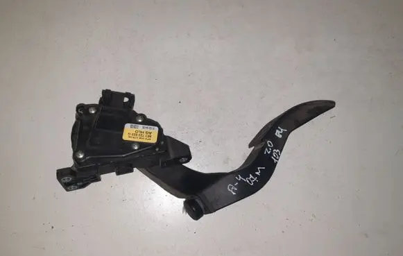Accelerator throttle pedal
