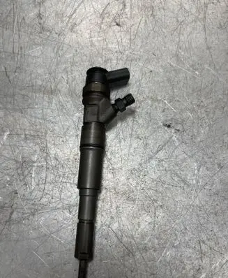 BMW 5 E60 E61 Fuel injector 0445110212