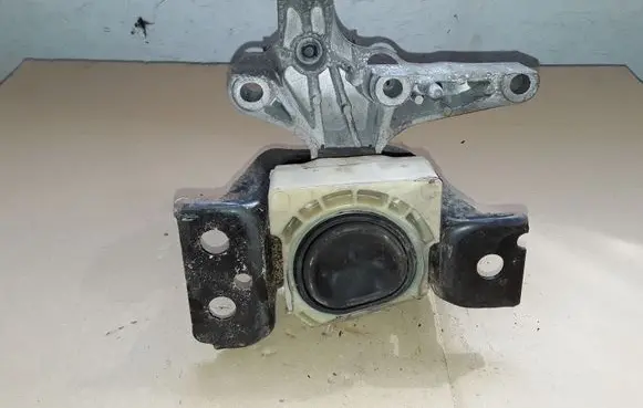 Dacia Dokker Engine mount bracket NOCODE