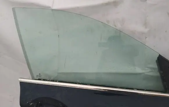 BMW 5 F10 F11 Front door window glass four-door