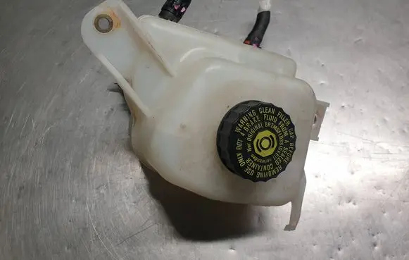 Toyota Yaris Brake fluid reservoir 03350887081