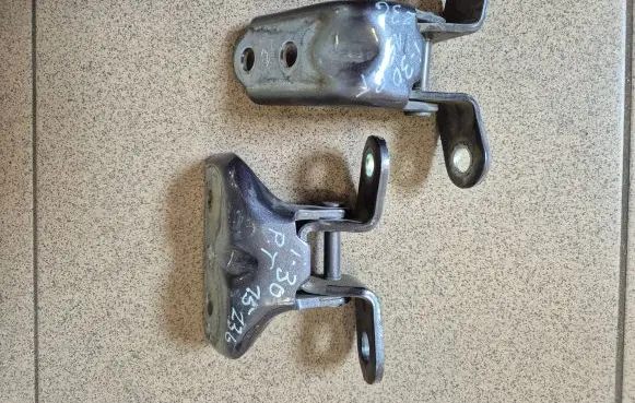 Rear door hinge set