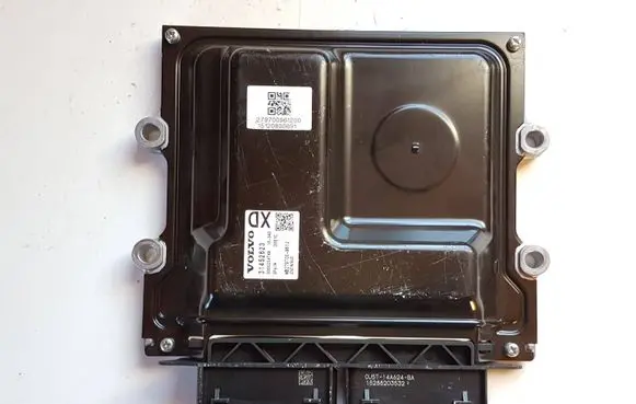 Volvo V70 Engine control unit/module 31452623 0000234748