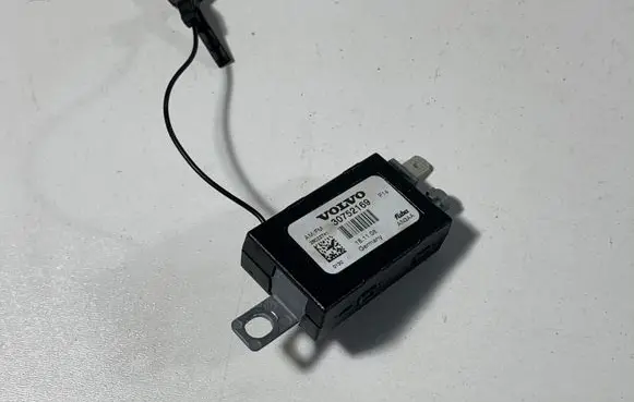 Volvo C30 Aerial antenna amplifier 30752169