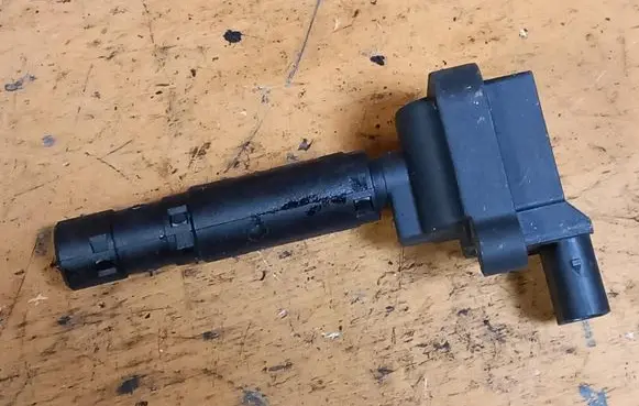 Mercedes-Benz C W203 High voltage ignition coil A0001501580