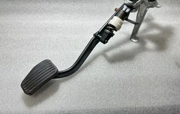 Volvo XC90 Clutch pedal 