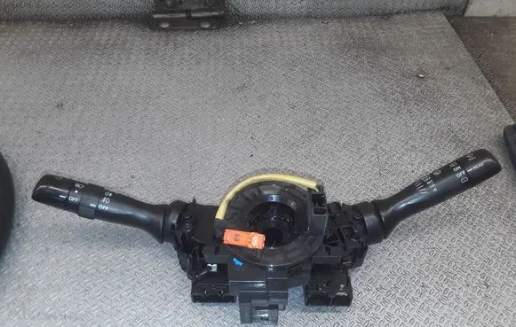 Toyota Yaris Wiper turn signal indicator stalk/switch 0D08017F142