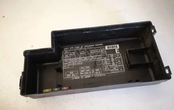 Subaru Legacy Fuse box cover MB500100B