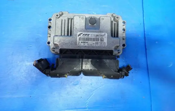 Fiat 500 Engine control unit/module 51807549 0261201759