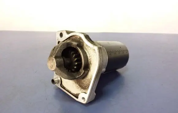 Peugeot 208 Starter motor 9674077280