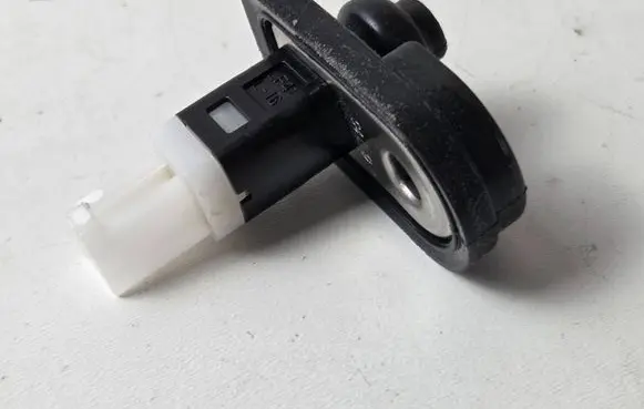 Hyundai i20 (BC3 BI3) Front door sensor 0C4092 LF41