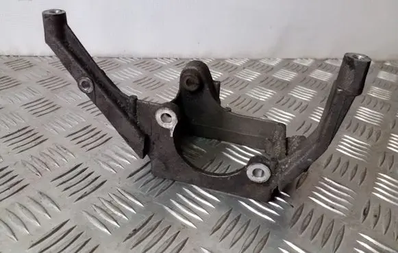 Audi A4 S4 B5 8D Power steering pump mounting bracket 