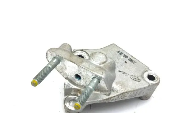 Engine mounting bracket
