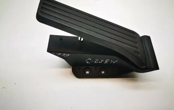 Mercedes-Benz C W204 Accelerator throttle pedal A2043000082