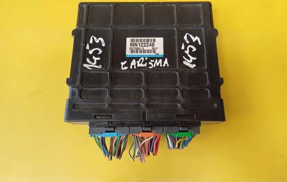 Mitsubishi Carisma Engine control unit/module MN122248