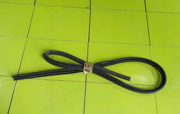 Mitsubishi Pajero Front door rubber seal 14U
