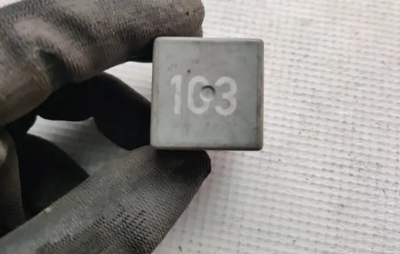 Volkswagen PASSAT B4 Other relay 357911253 50237003