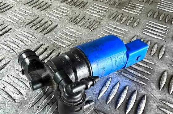 Volvo V60 Windscreen/windshield washer pump AV6113K082AA AV6113K082