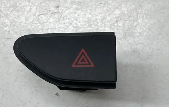 Renault Captur Hazard light switch 252907372R 10026629 31082014