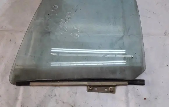 Renault Clio I Rear door window glass 