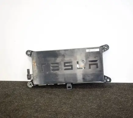 Tesla Model X Door control unit/module 104390010D