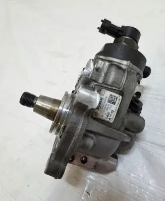 Opel Crossland X Fuel injection high pressure pump 817903080