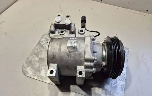 KIA Sportage Air conditioning (A/C) compressor (pump) KTT090064