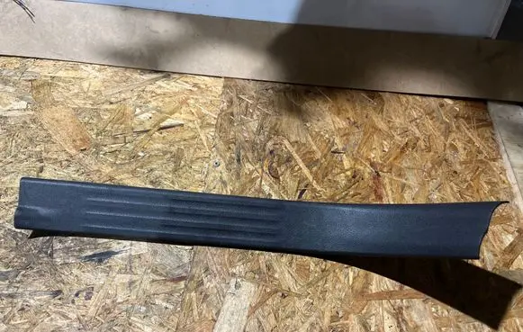 Nissan Navara D23 Rear sill trim cover 769B74KJ1A