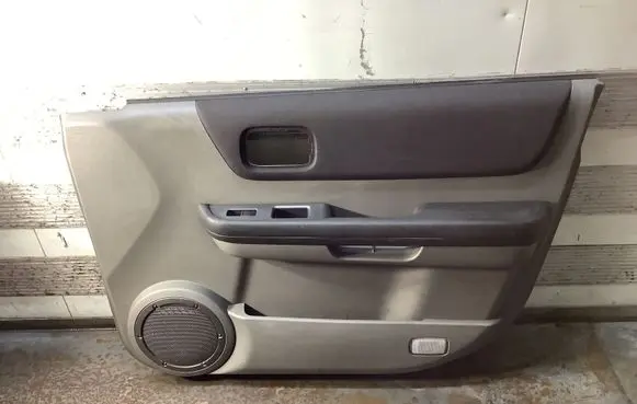 Nissan X-Trail T30 Front door card panel trim 809008H300