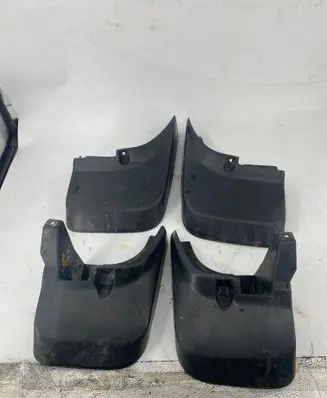 Mitsubishi L200 Mudguards set MN117445 MN117446