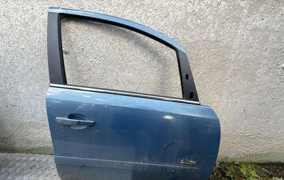 Opel Zafira B Front door