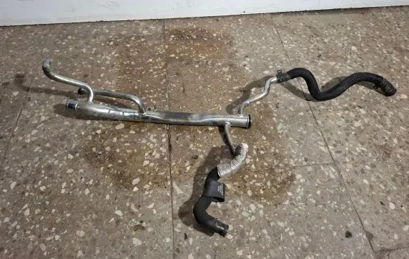 Volvo V60 Engine coolant pipe/hose 30757649