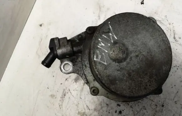 BMW 5 E39 Vacuum pump B7786841F