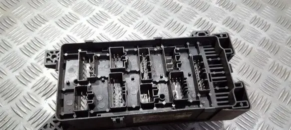 KIA Carnival Fuse box set 10021120002