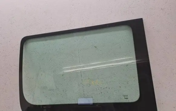 Mercedes-Benz Sprinter W906 Side middle window/glass 43R001167 72WDG40 E000262